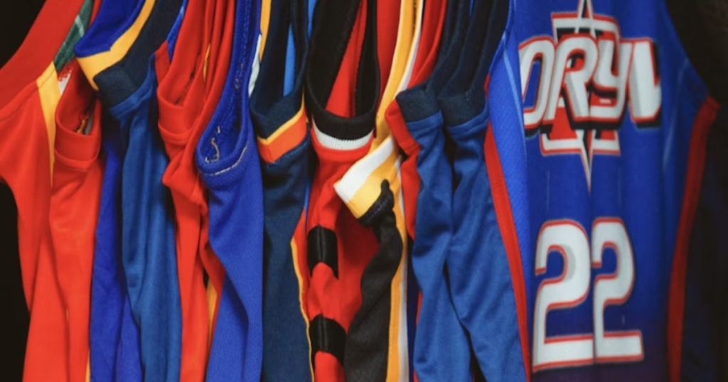 Maglie Retro e Collaborazioni 2025: Stile e Identità Urbana