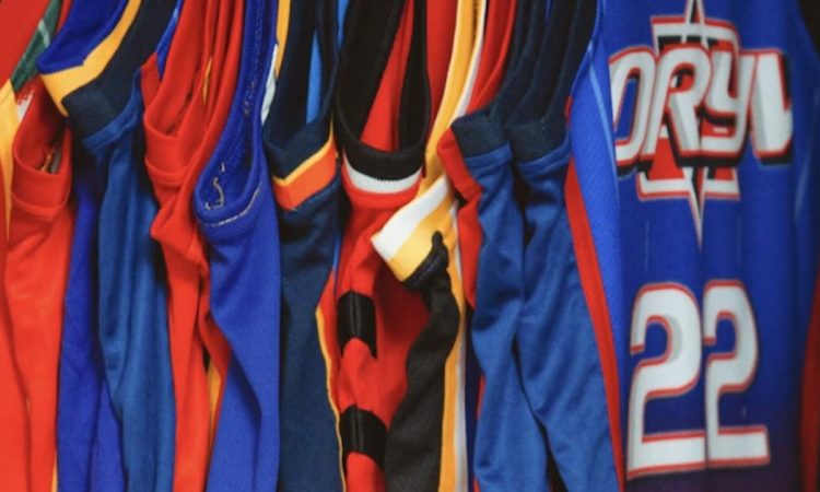Maglie Retro e Collaborazioni 2025: Stile e Identità Urbana